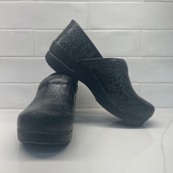 Dansko Shoes - Dansko Tooled Black Heritage Clogs